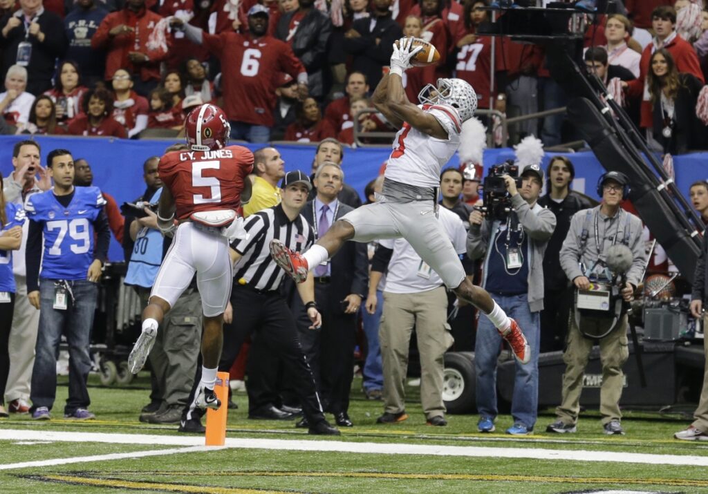 AP Image. Amazingly, Ohio State WR Michael Thomas is able to score a touchdown w/out illegal contact rules.