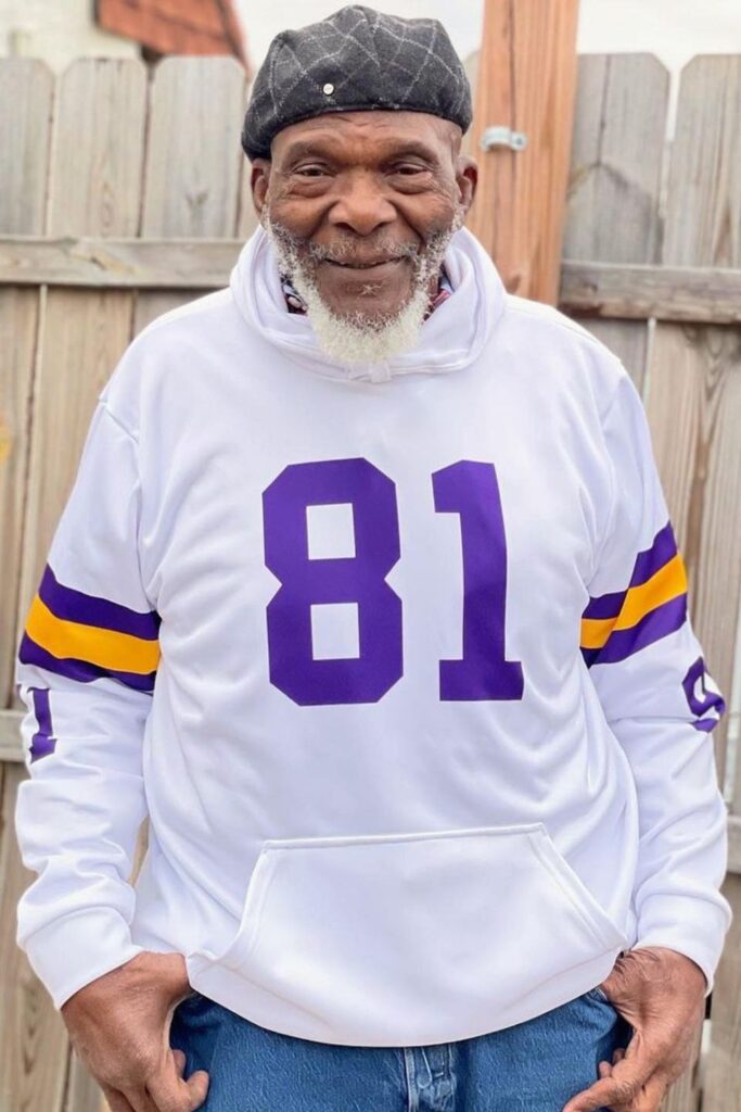 Carl Eller Embracing The Cozy Vibes Of Fall With The Stylish Jersey Hoodies From His Own Collection!