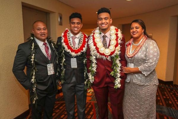 Tua Tagovailoa Shared A Special Moment With His Parents, Galu And Diane, And His Brother